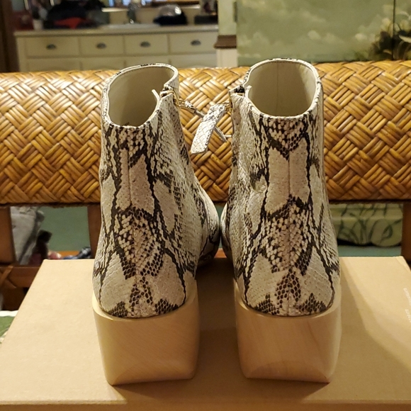 BOOTS - Picture 8 of 8